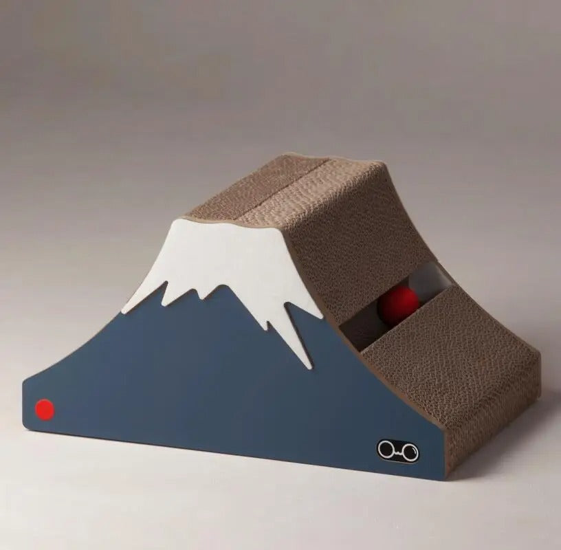 Triangle cat scratching board